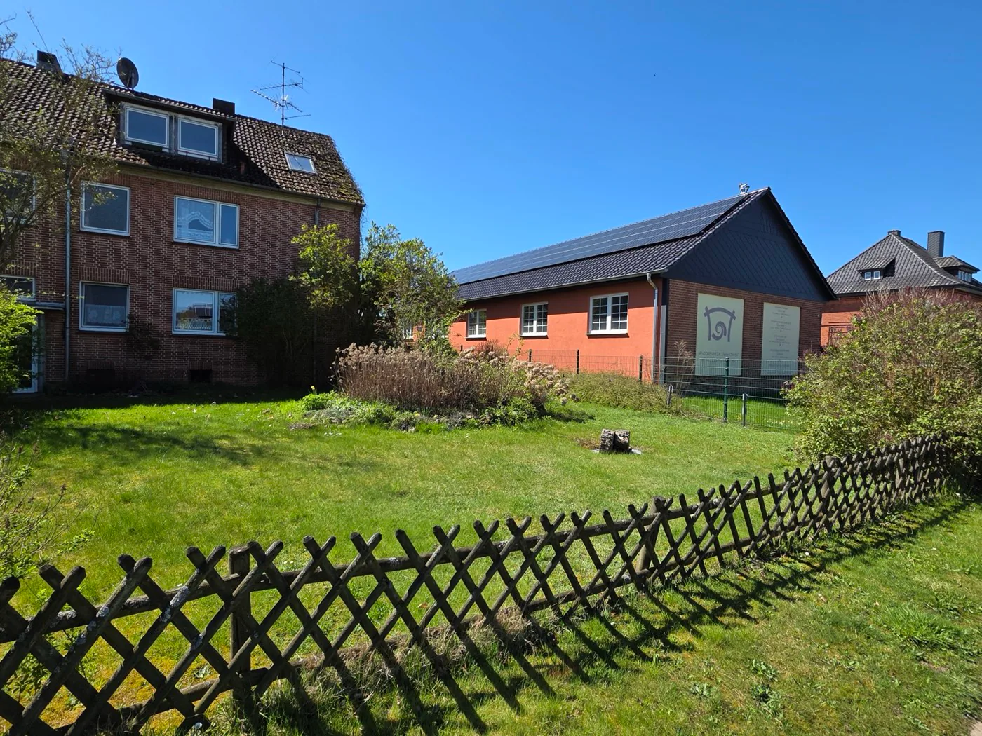 Vorderer Gartenbereich am Haus